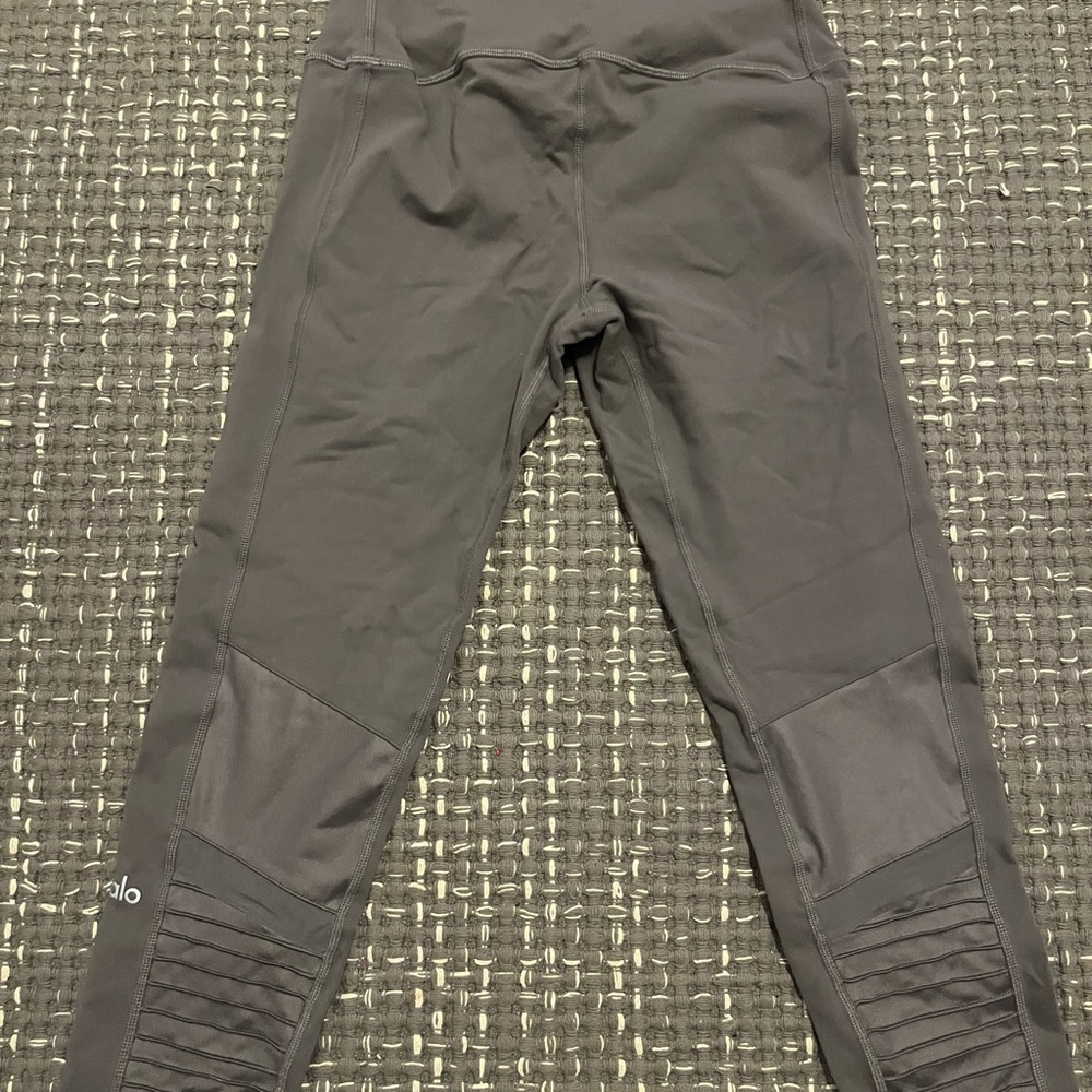 ALO Yoga Gray Leggings with Elastic Waistband and Knee Panels